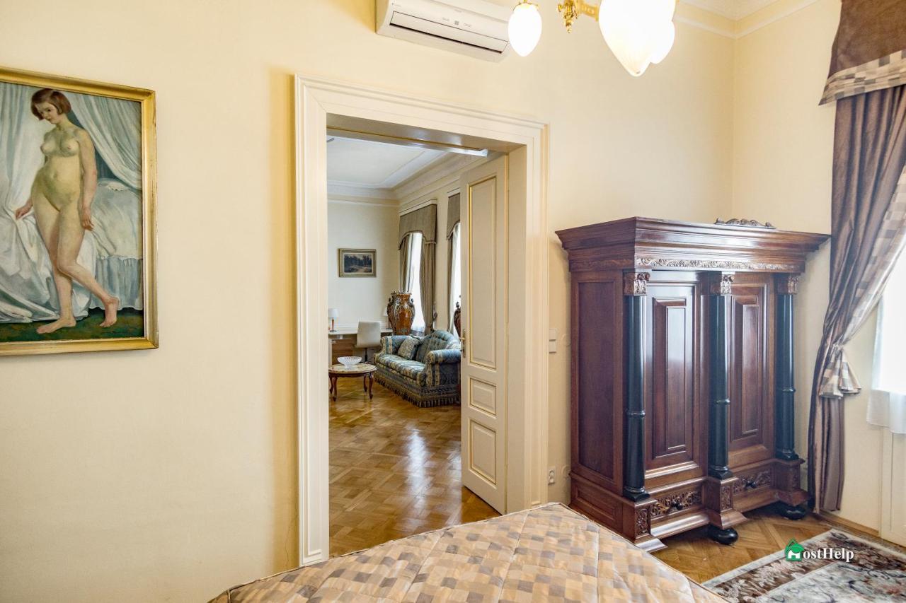 Two Bedroom Villa With Hot-Tub, Terrace And Garden, Wenceslas Square プラハ エクステリア 写真