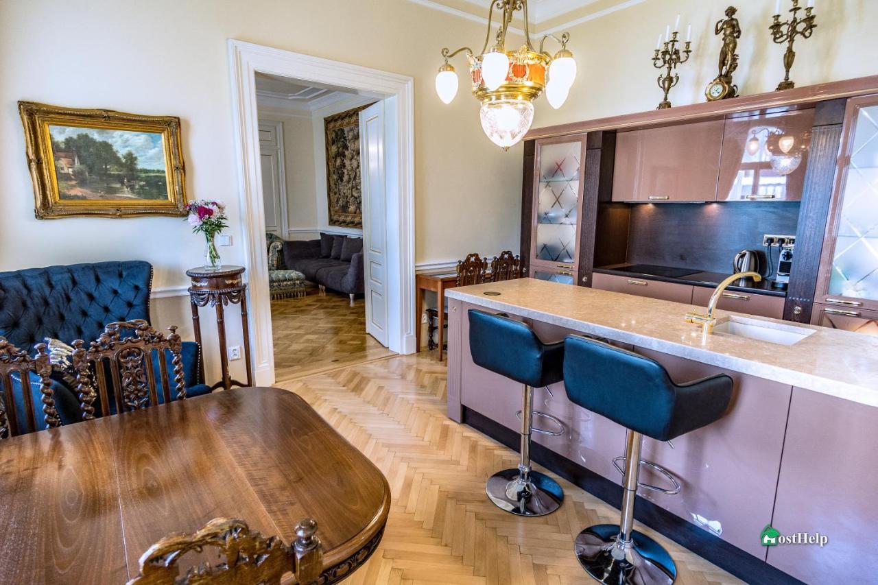 Two Bedroom Villa With Hot-Tub, Terrace And Garden, Wenceslas Square プラハ エクステリア 写真
