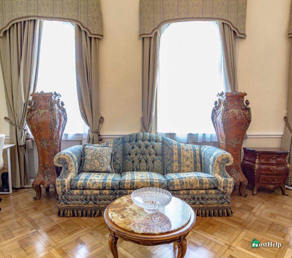 Two Bedroom Villa With Hot-Tub, Terrace And Garden, Wenceslas Square プラハ エクステリア 写真