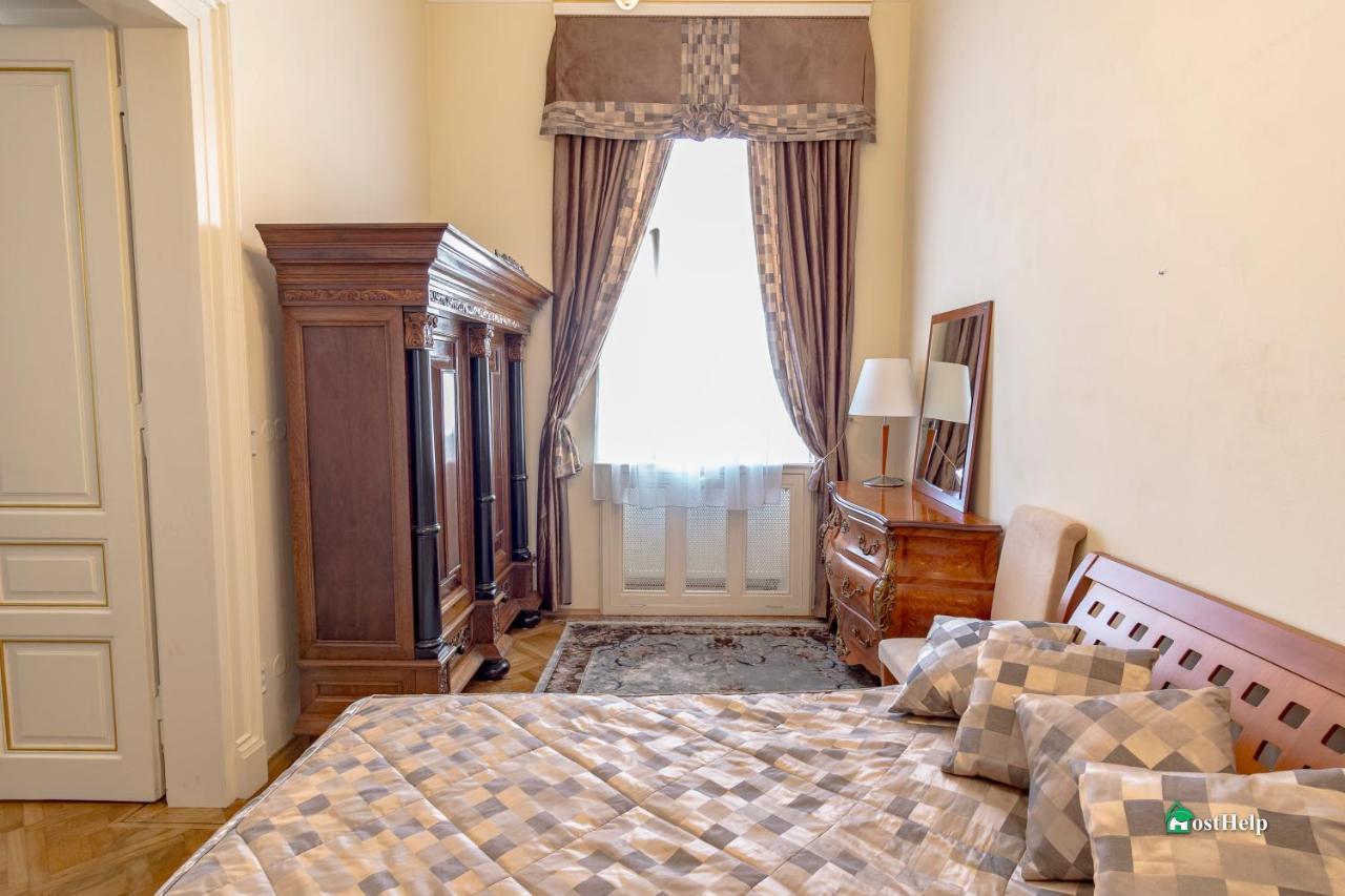 Two Bedroom Villa With Hot-Tub, Terrace And Garden, Wenceslas Square プラハ エクステリア 写真
