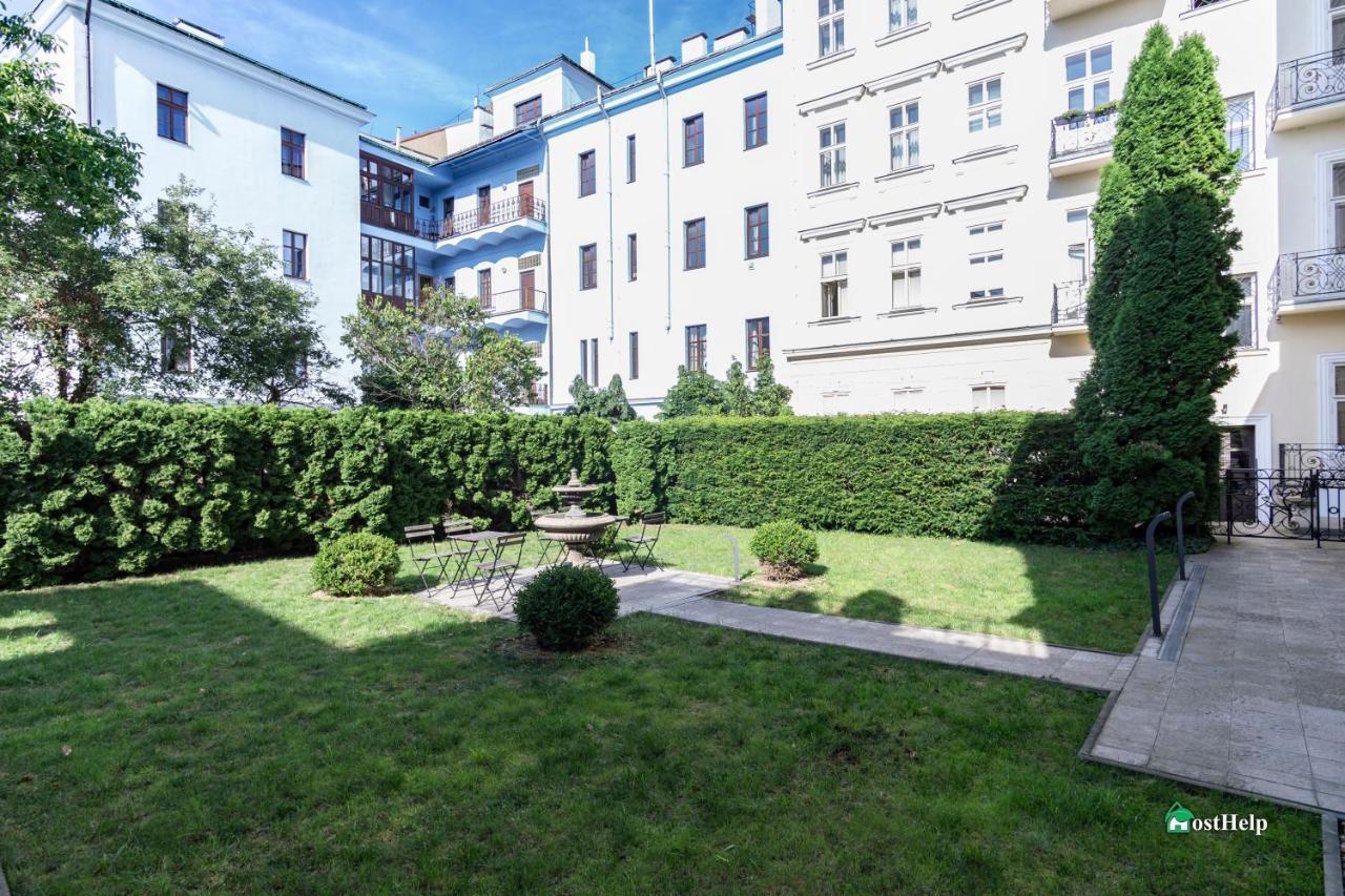 Two Bedroom Villa With Hot-Tub, Terrace And Garden, Wenceslas Square プラハ エクステリア 写真