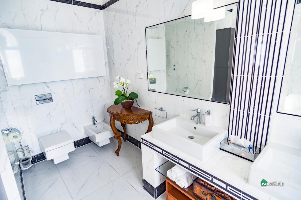 Two Bedroom Villa With Hot-Tub, Terrace And Garden, Wenceslas Square プラハ エクステリア 写真