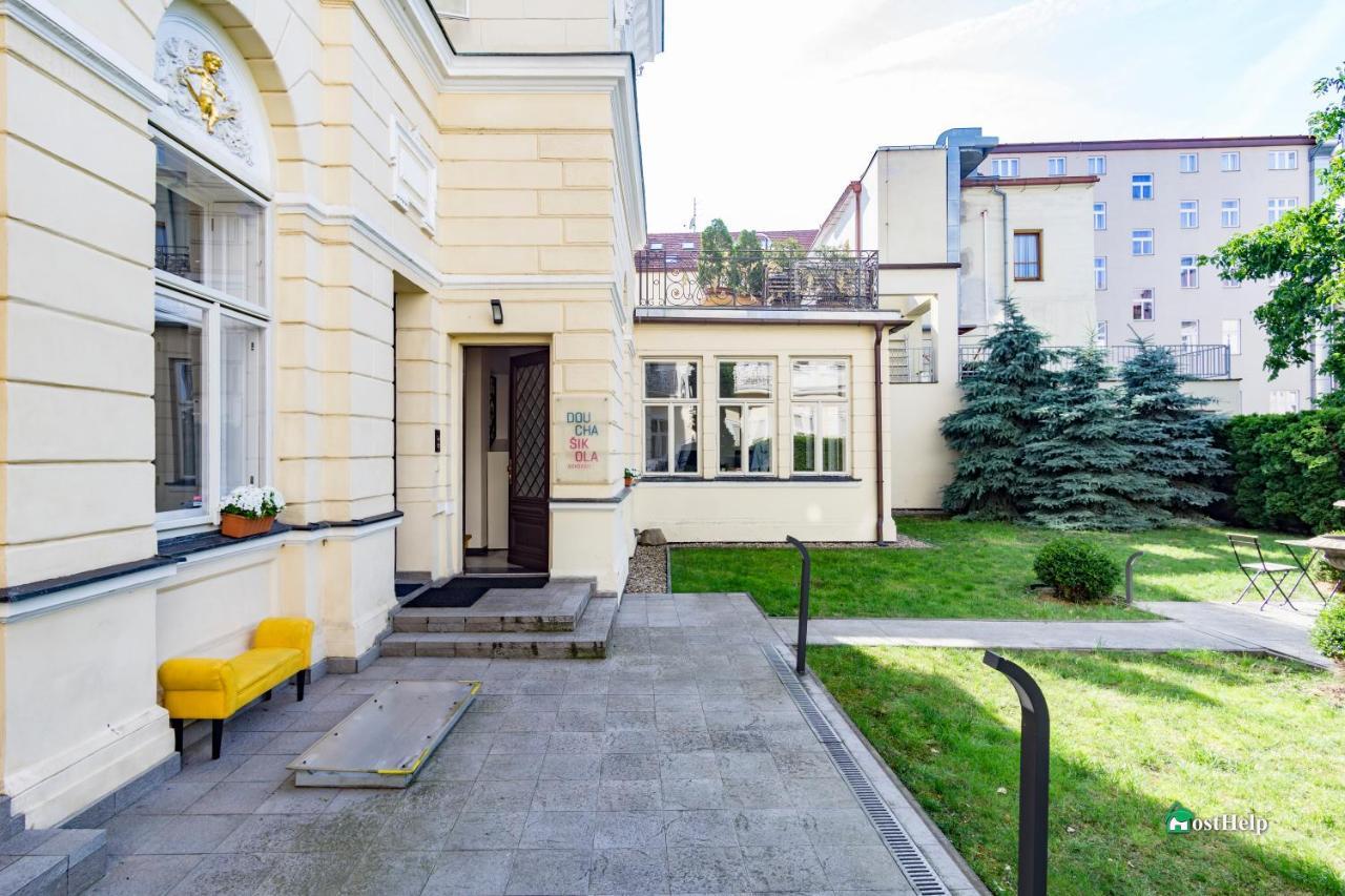 Two Bedroom Villa With Hot-Tub, Terrace And Garden, Wenceslas Square プラハ エクステリア 写真
