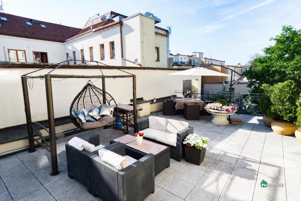 Two Bedroom Villa With Hot-Tub, Terrace And Garden, Wenceslas Square プラハ エクステリア 写真