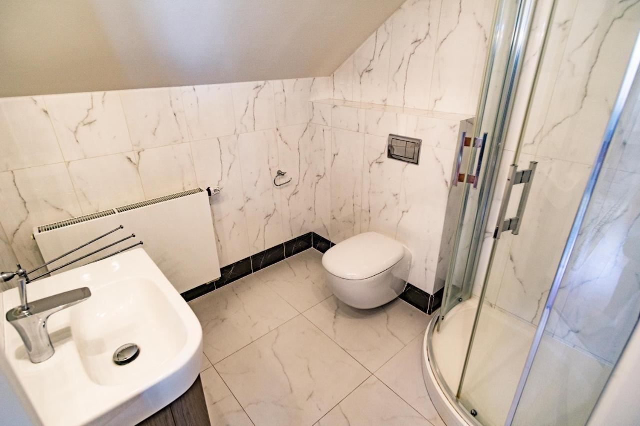 Two Bedroom Villa With Hot-Tub, Terrace And Garden, Wenceslas Square プラハ エクステリア 写真