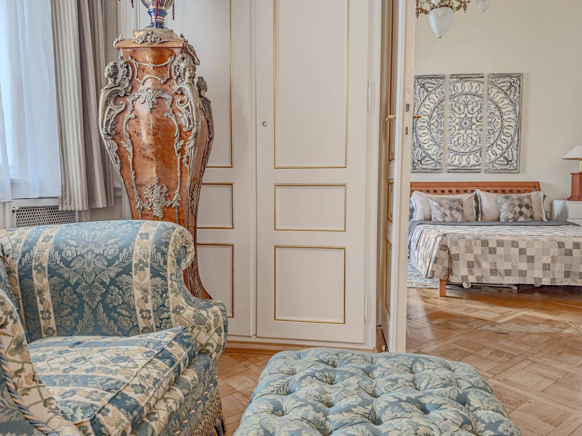 Two Bedroom Villa With Hot-Tub, Terrace And Garden, Wenceslas Square プラハ エクステリア 写真