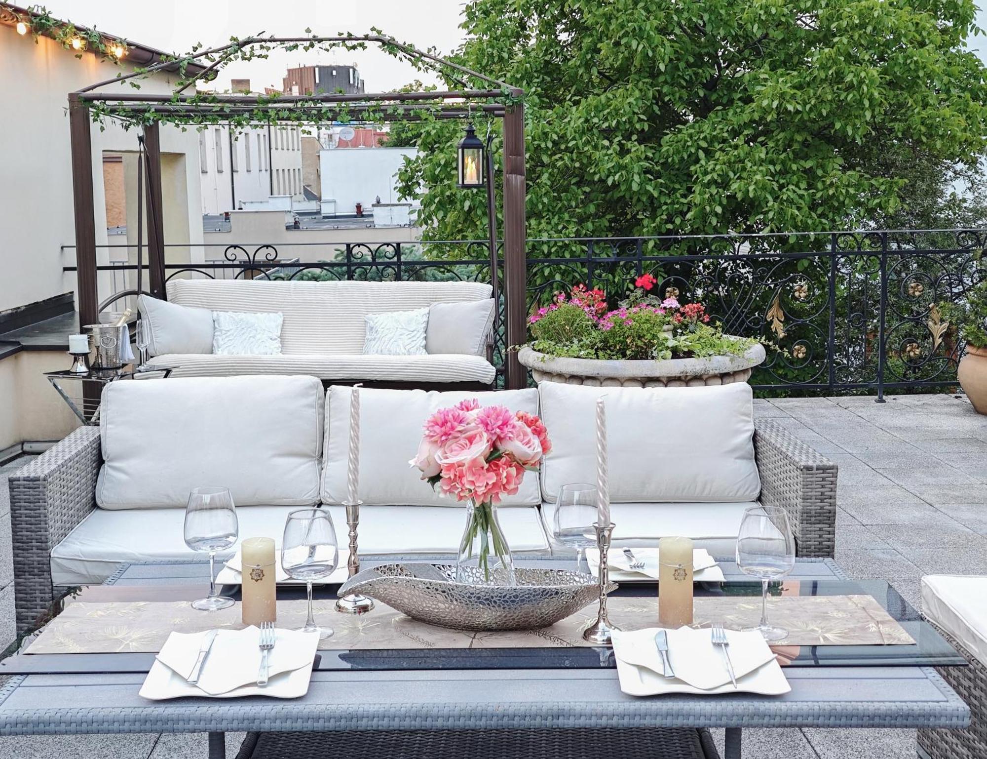 Two Bedroom Villa With Hot-Tub, Terrace And Garden, Wenceslas Square プラハ エクステリア 写真