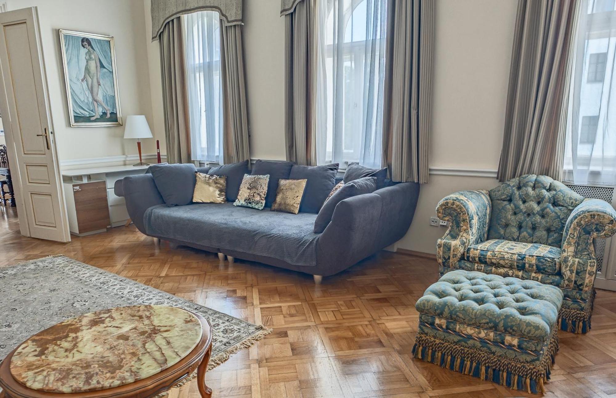 Two Bedroom Villa With Hot-Tub, Terrace And Garden, Wenceslas Square プラハ エクステリア 写真