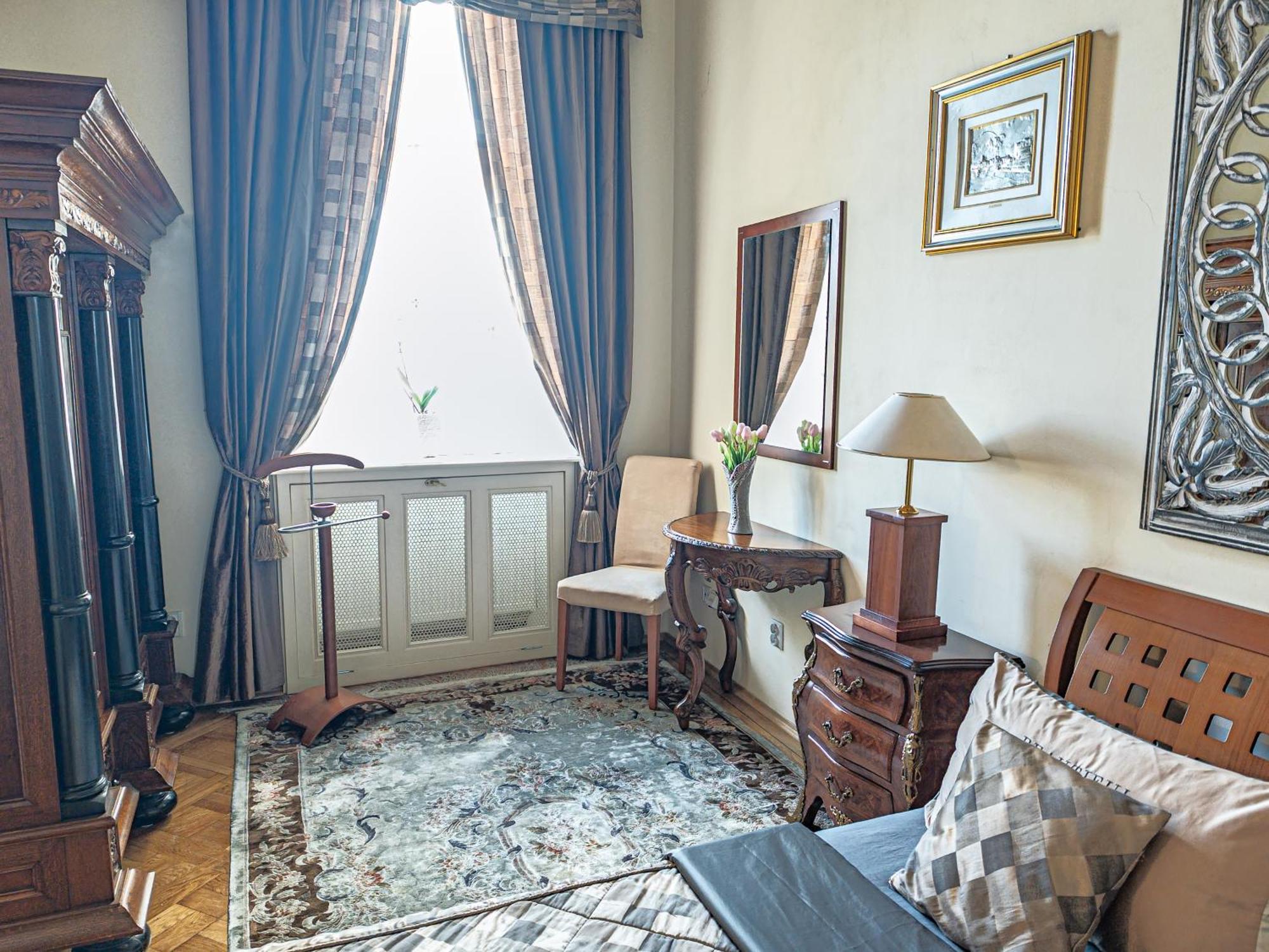 Two Bedroom Villa With Hot-Tub, Terrace And Garden, Wenceslas Square プラハ エクステリア 写真