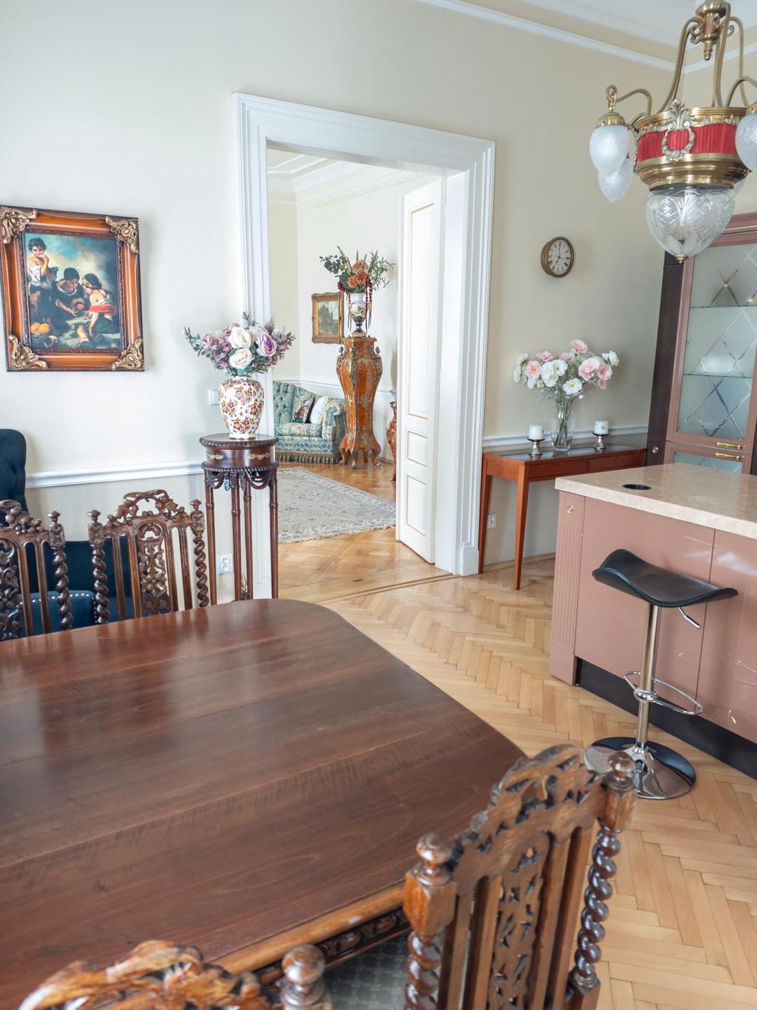Two Bedroom Villa With Hot-Tub, Terrace And Garden, Wenceslas Square プラハ エクステリア 写真