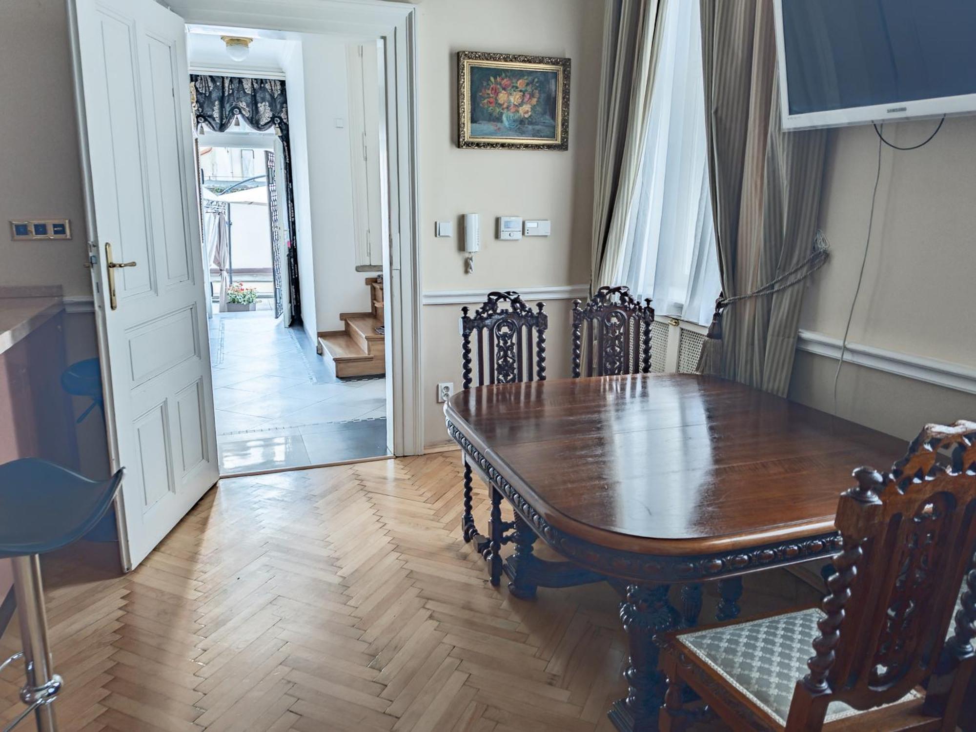 Two Bedroom Villa With Hot-Tub, Terrace And Garden, Wenceslas Square プラハ エクステリア 写真