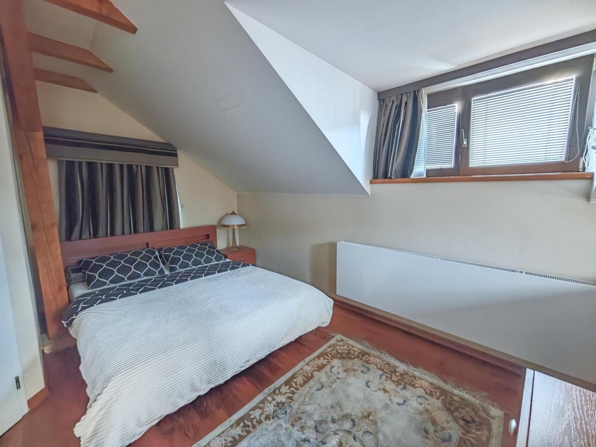 Two Bedroom Villa With Hot-Tub, Terrace And Garden, Wenceslas Square プラハ エクステリア 写真