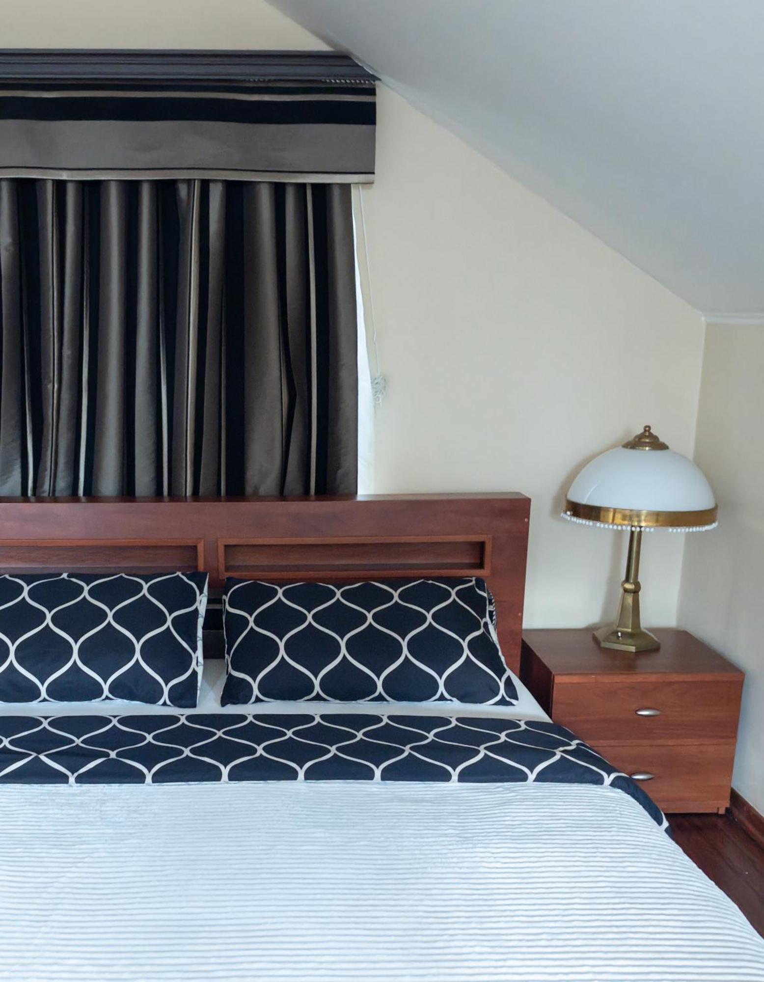 Two Bedroom Villa With Hot-Tub, Terrace And Garden, Wenceslas Square プラハ エクステリア 写真